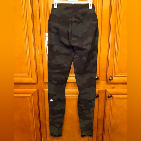 NWT never worn. ALO yoga HIGH-WAIST VAPOR LEGGING - Picture 6 of 6